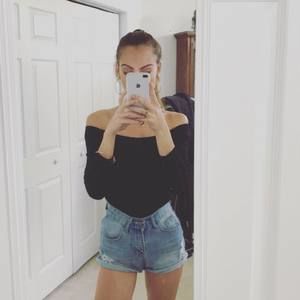 Meet your Posher, Makayla